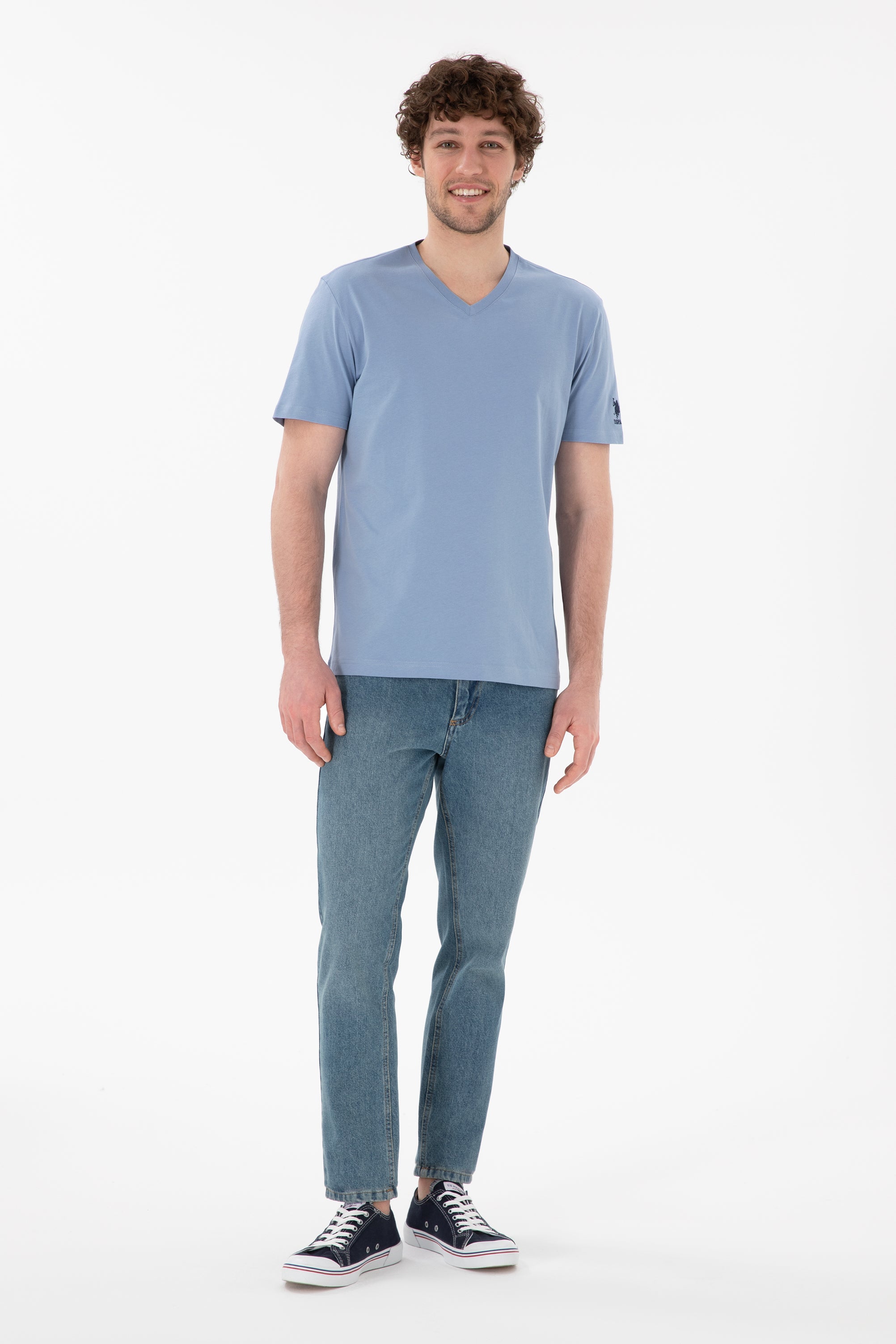 Tricou Bărbați Albastru Cu Decolteu În V Și Logo Brodat Pe Mânecă