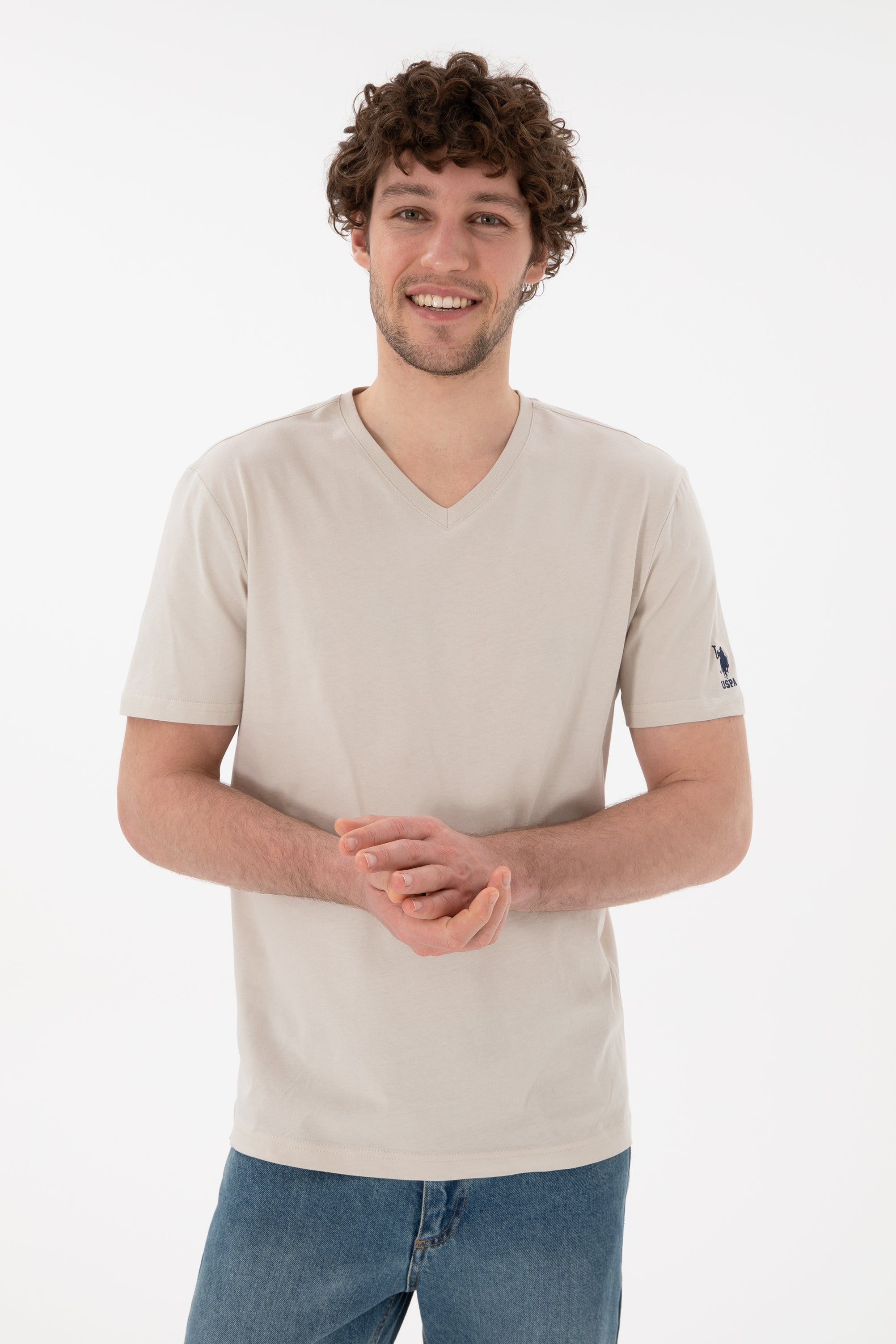 Tricou Bărbați Bej Cu Decolteu În V Și Logo Brodat Pe Mânecă