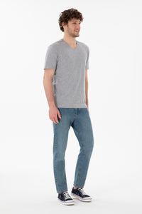 Tricou Bărbați Gri Melange Cu Decolteu În V Și Logo Brodat Pe Mânecă