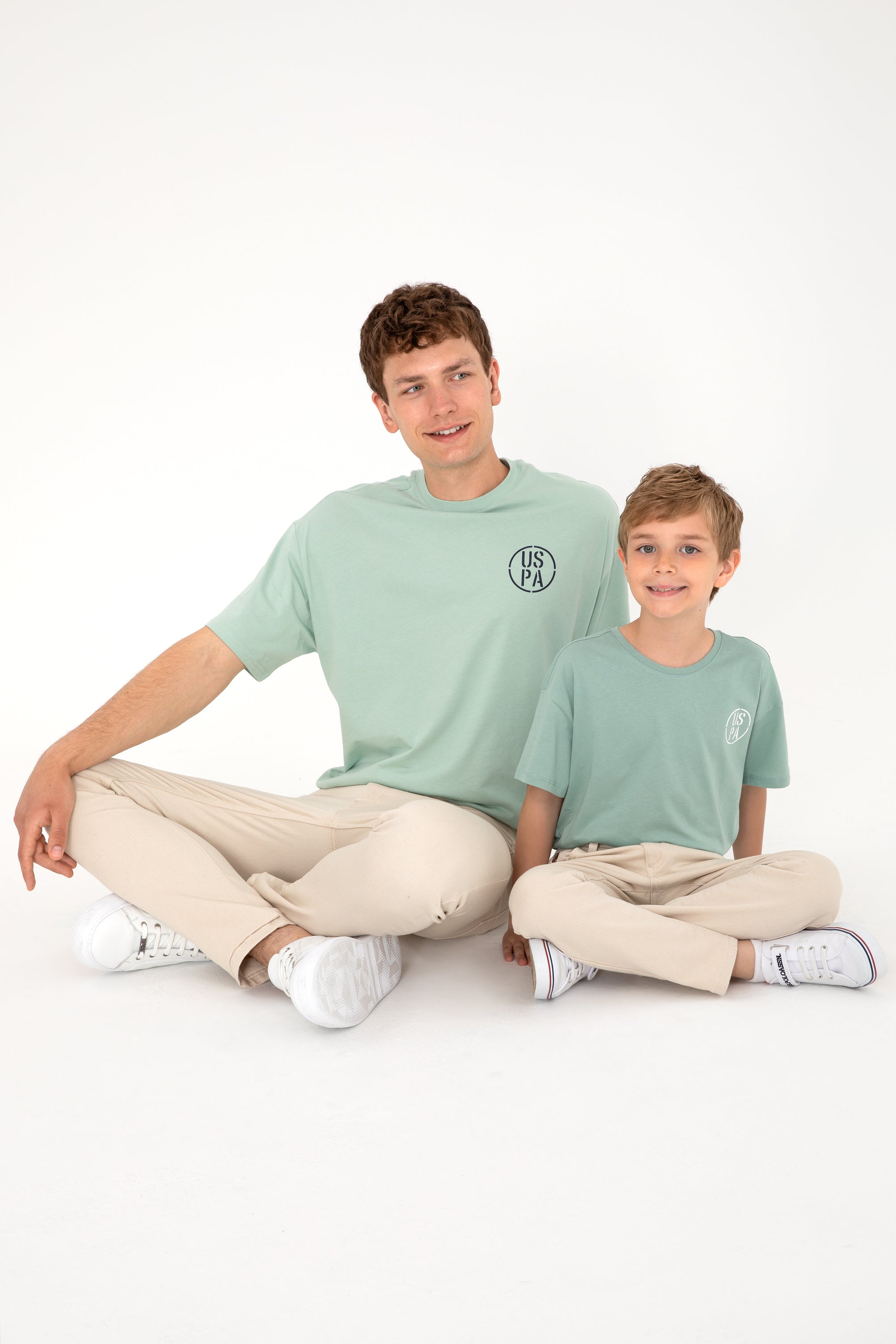 Tricou Bărbați Verde Pal Cu Guler Rotund Și Print USPA Oversize