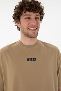 Tricou Bărbați Camel Cu Guler Rotund Și Print USPA Oversize