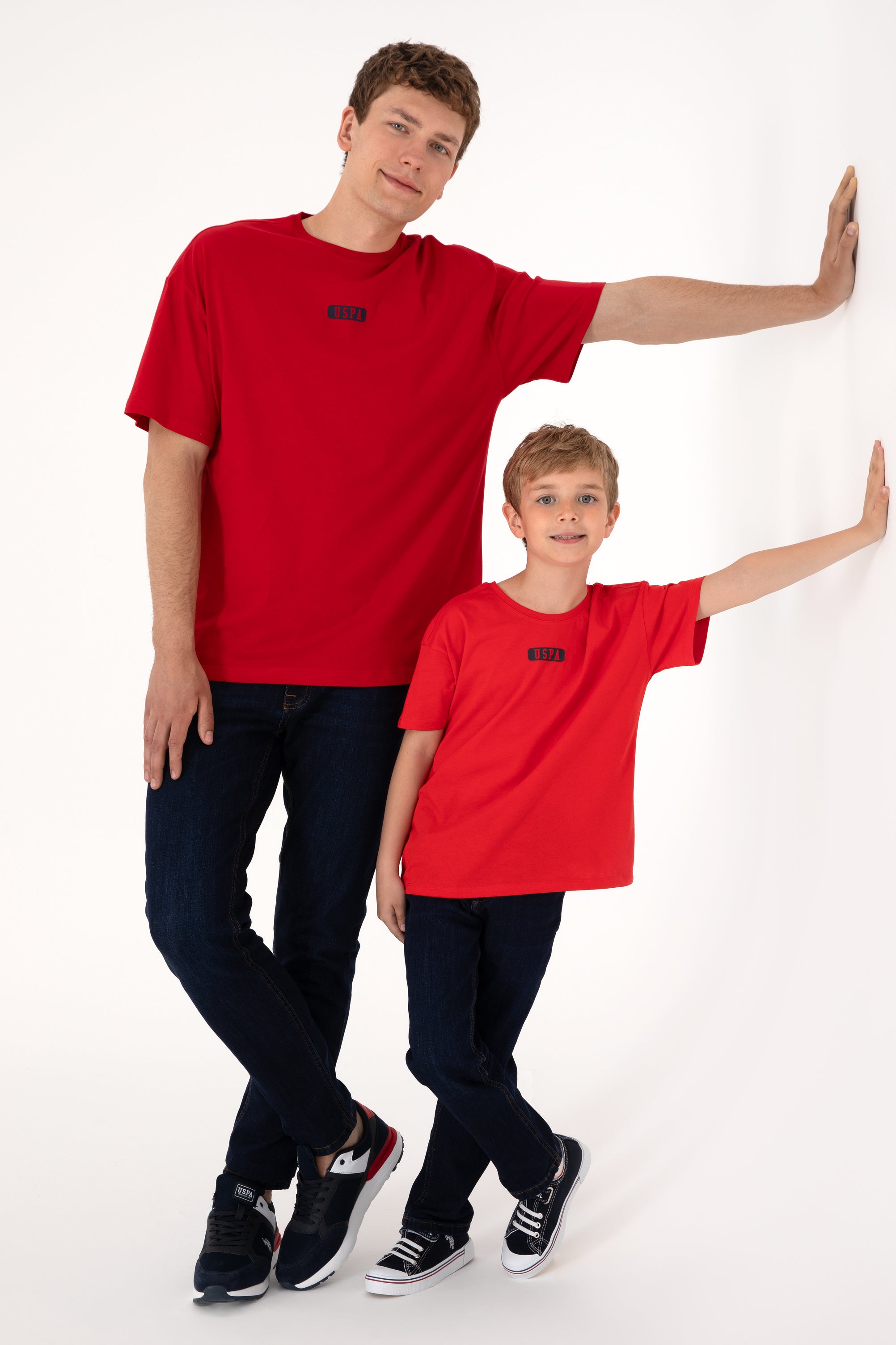 Tricou Bărbați Roșu Cu Guler Rotund Și Print USPA Oversize