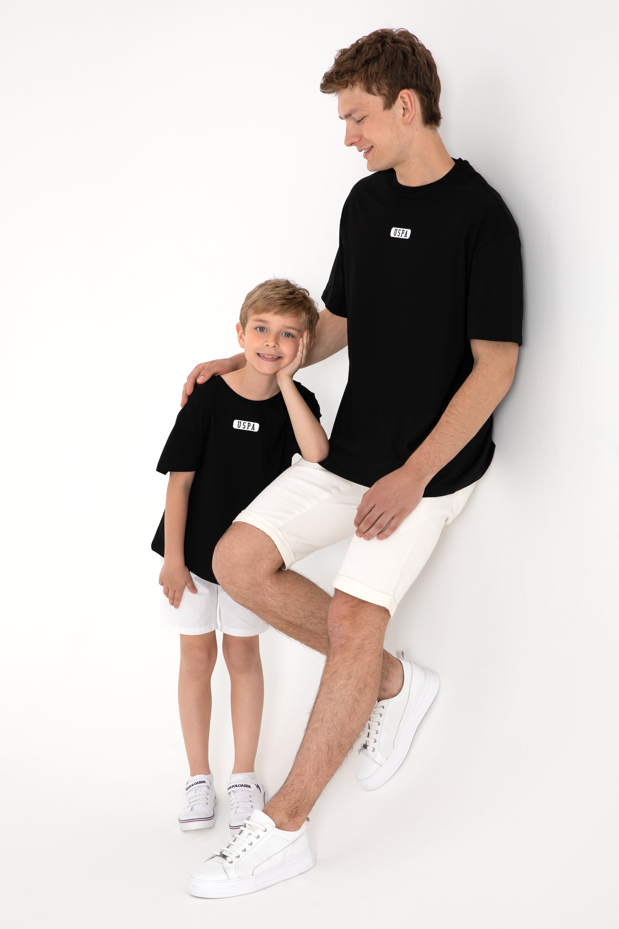 Tricou Bărbați Negru Cu Guler Rotund Și Print USPA Oversize