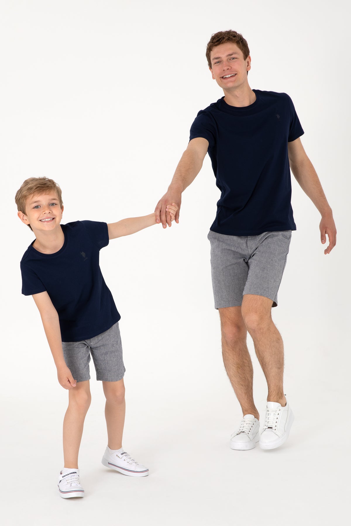 Tricou Bărbați Bleumarin Cu Guler Rotund Și Imprimeu Logo