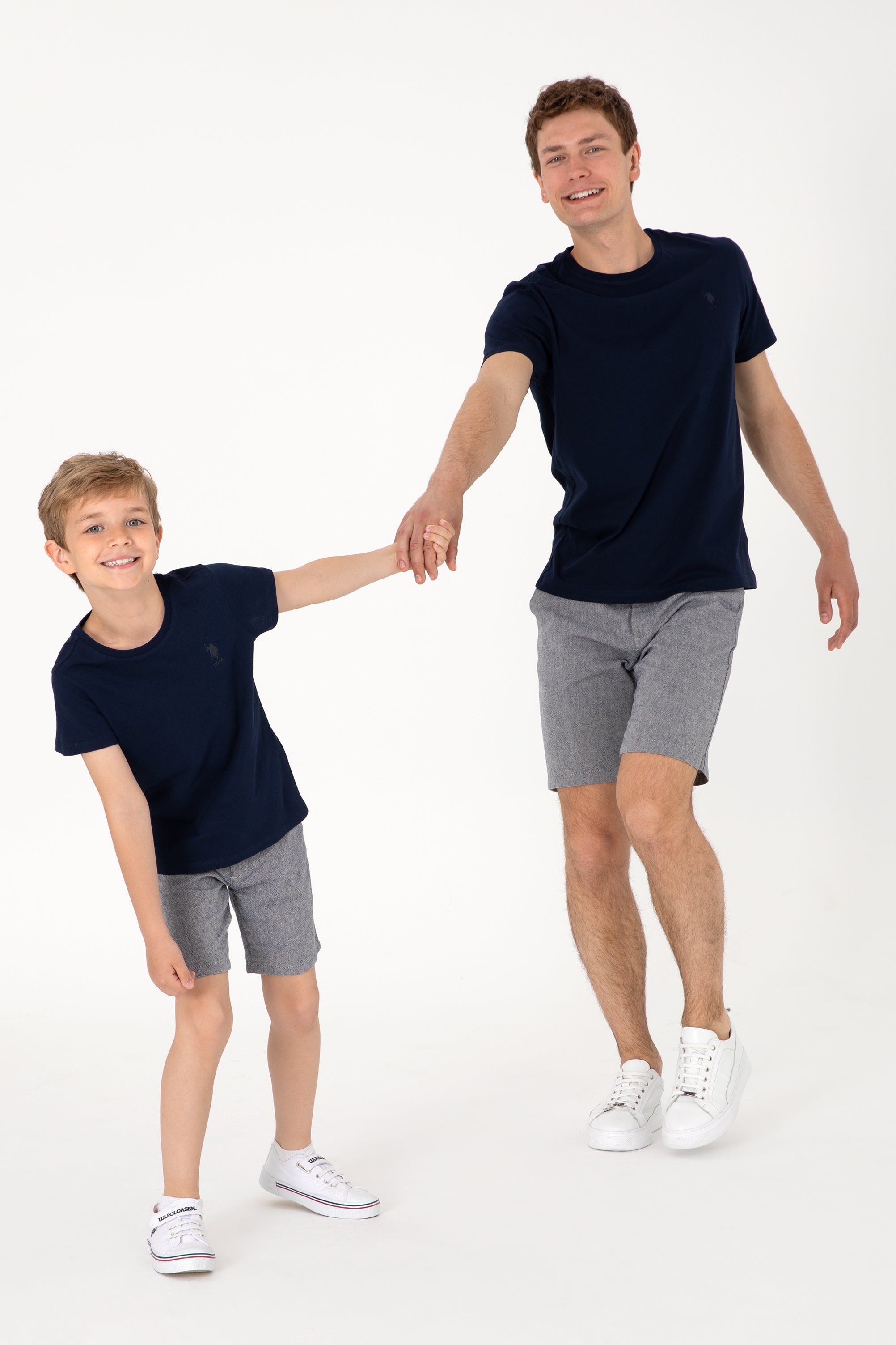 Tricou Bărbați Bleumarin Cu Guler Rotund Și Imprimeu Logo