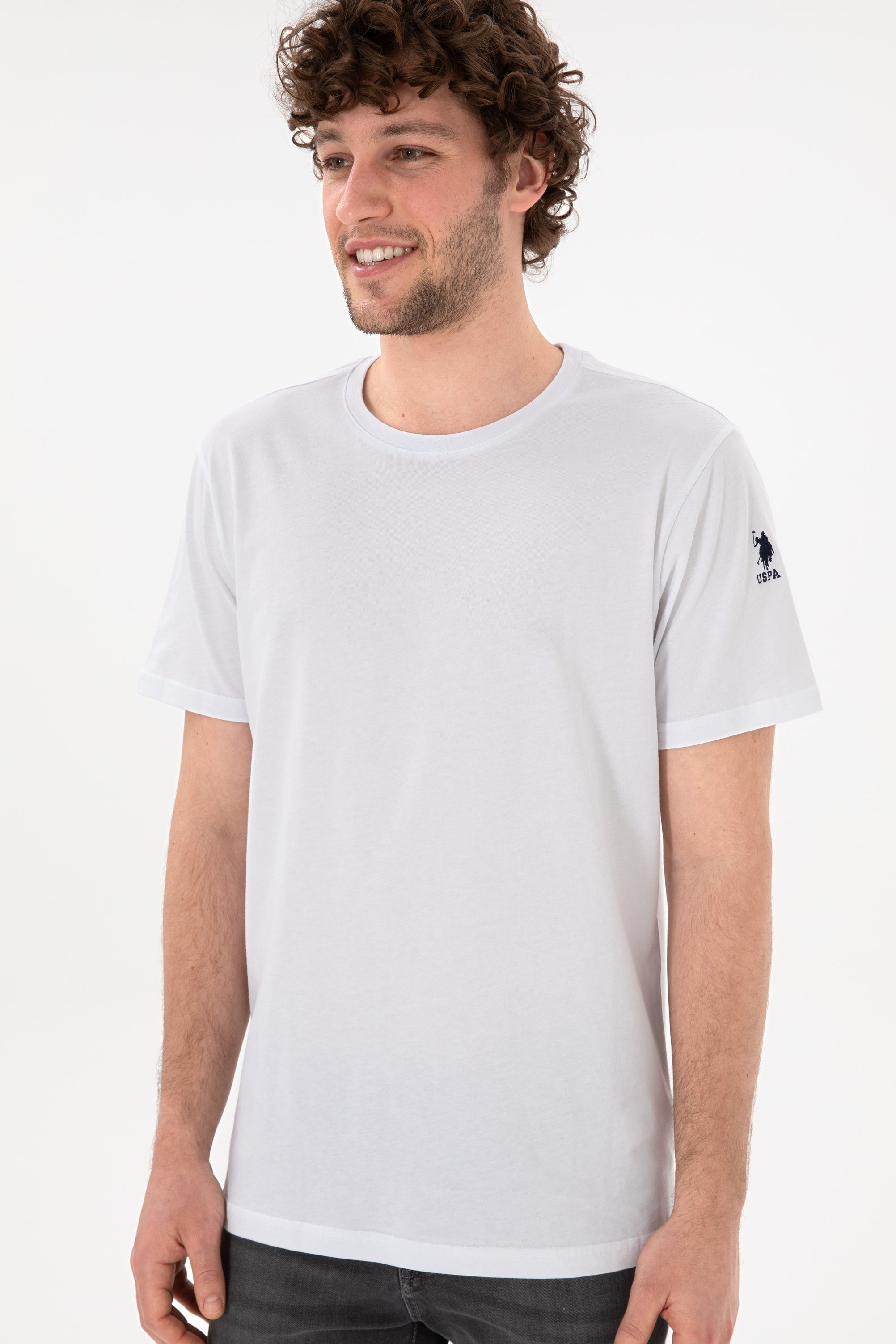 Tricou Bărbați Alb Cu Guler Rotund Și Logo Brodat Pe Mânecă