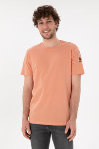 Tricou Bărbați Roz Somon Cu Guler Rotund Și Logo Brodat Pe Mânecă