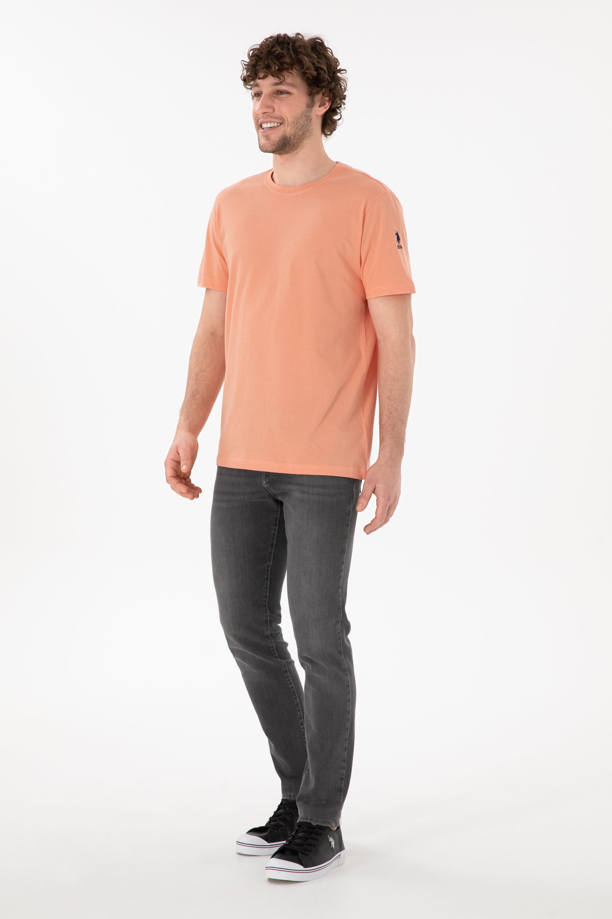 Tricou Bărbați Roz Somon Cu Guler Rotund Și Logo Brodat Pe Mânecă