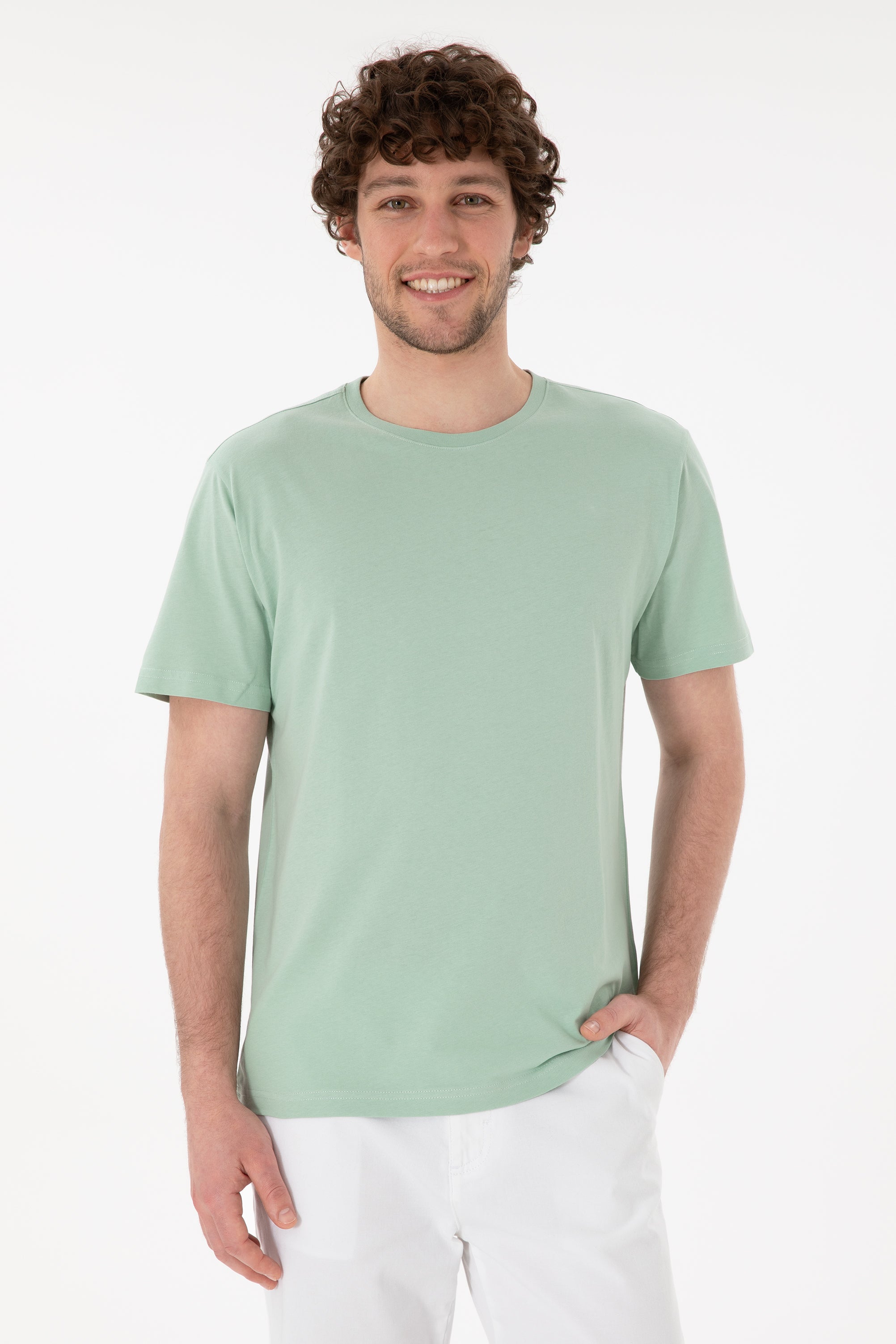 Tricou Bărbați Verde Pal Cu Guler Rotund Și Logo Brodat Pe Mânecă