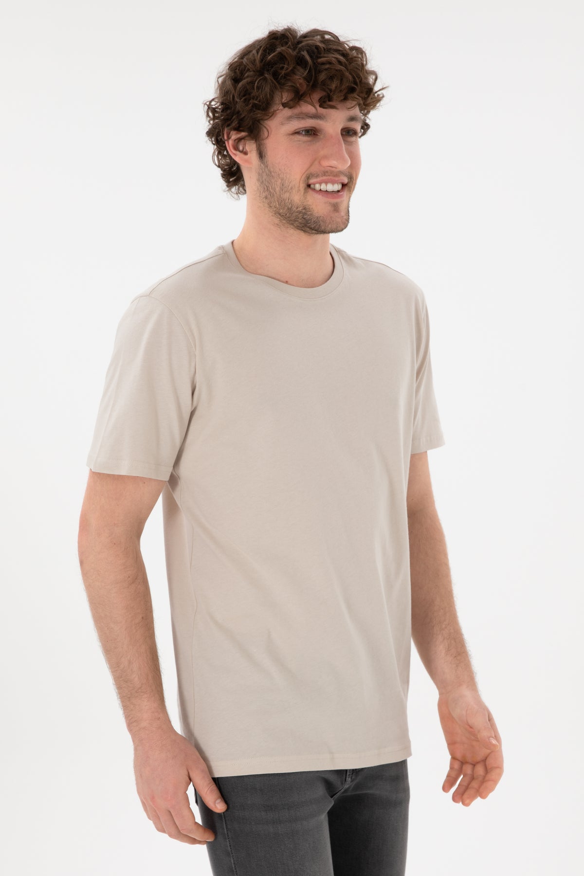 Tricou Bărbați Bej Deschis Cu Guler Rotund Și Logo Brodat Pe Mânecă