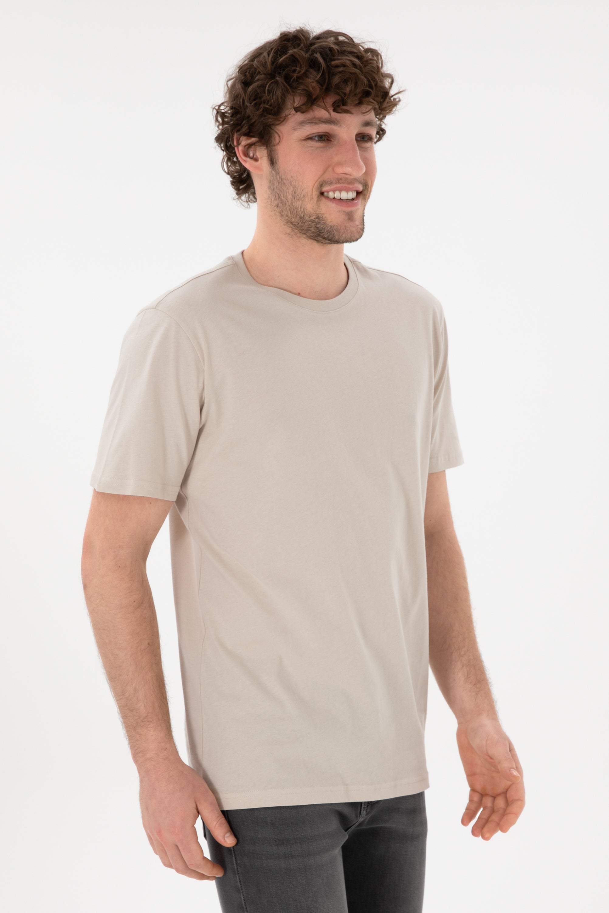 Tricou Bărbați Bej Deschis Cu Guler Rotund Și Logo Brodat Pe Mânecă