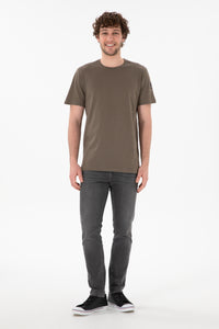 Tricou Bărbați Maro Cu Guler Rotund Și Logo Brodat Pe Mânecă