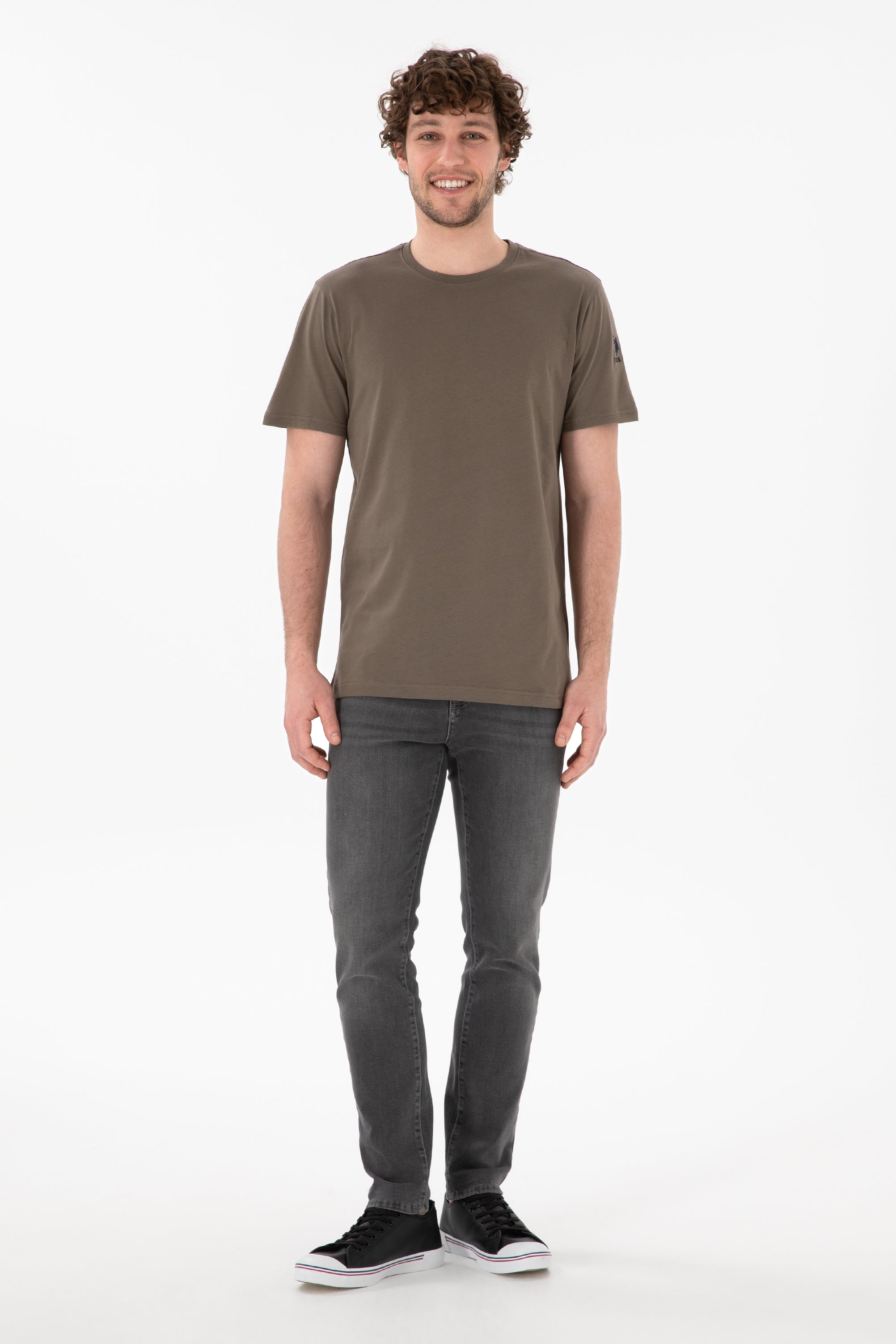 Tricou Bărbați Maro Cu Guler Rotund Și Logo Brodat Pe Mânecă