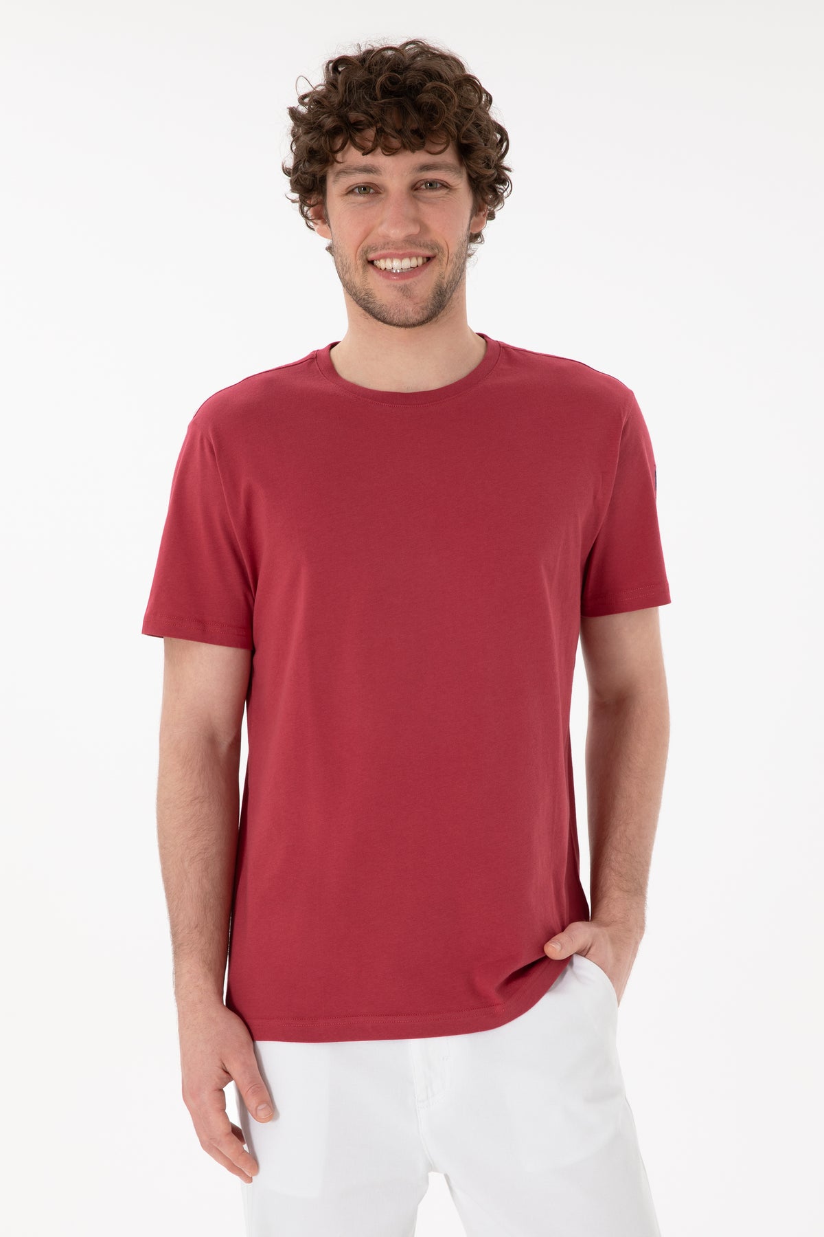 Tricou Bărbați Roșu Cărămiziu Cu Guler Rotund Și Logo Brodat Pe Mânecă