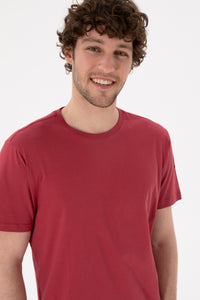 Tricou Bărbați Roșu Cărămiziu Cu Guler Rotund Și Logo Brodat Pe Mânecă