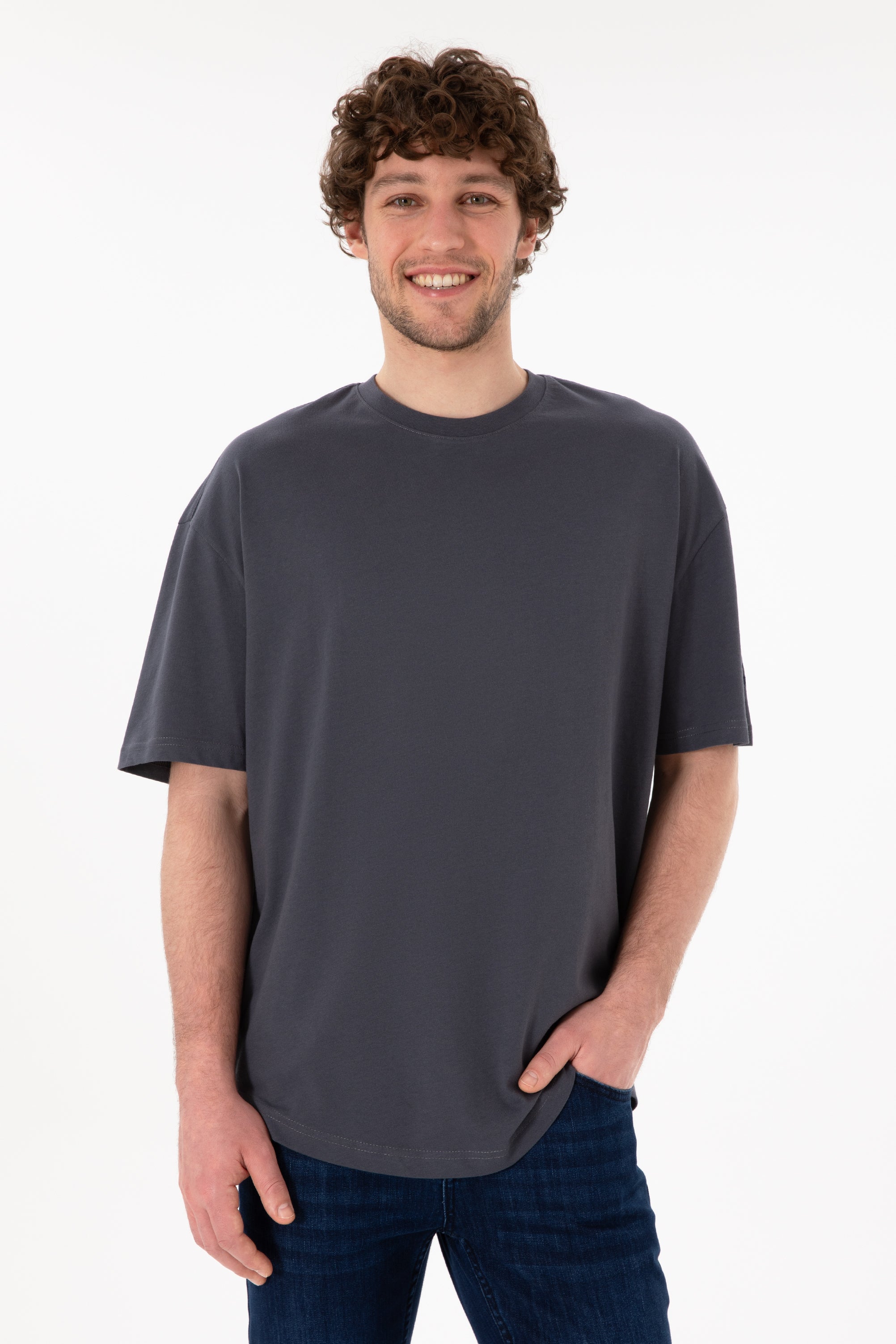 Tricou Bărbați Gri Petrol Oversize Cu Logo Brodat Pe Mânecă 