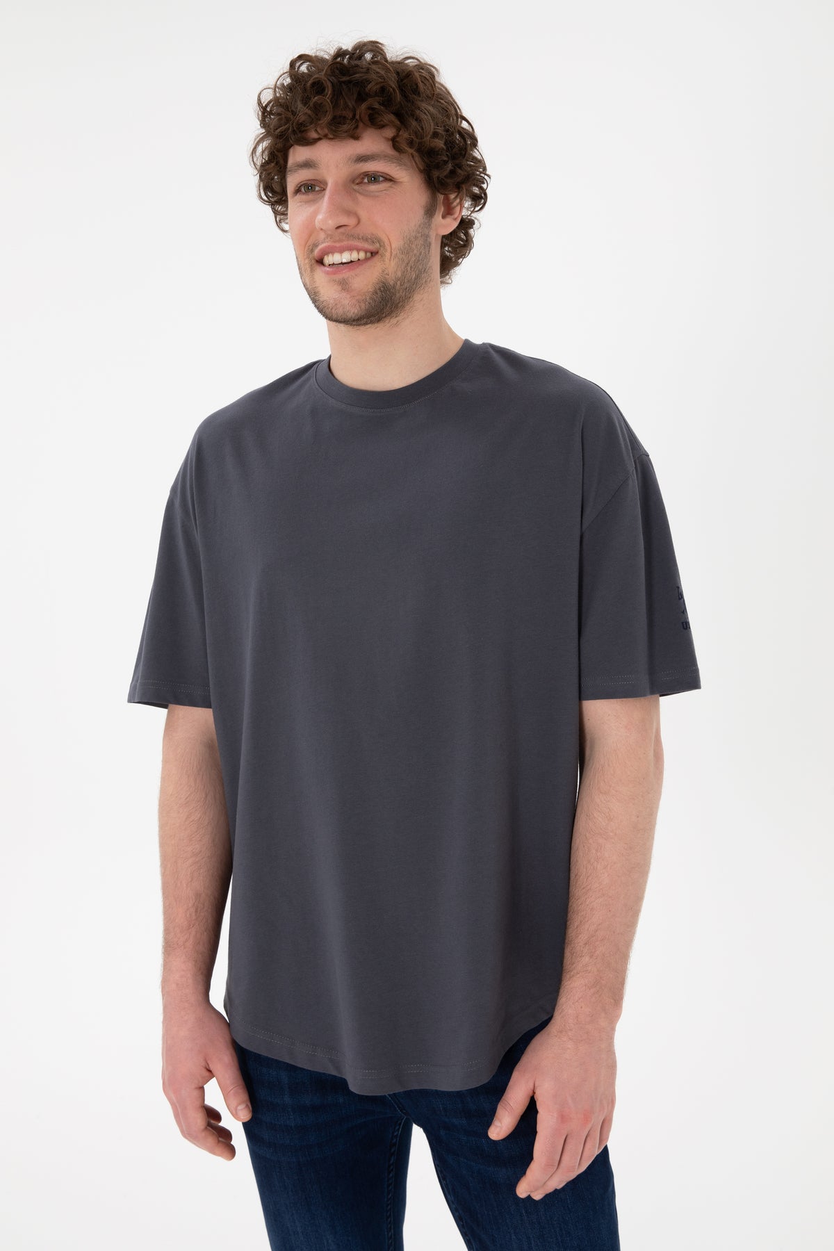 Tricou Bărbați Gri Petrol Oversize Cu Logo Brodat Pe Mânecă 