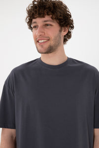 Tricou Bărbați Gri Petrol Oversize Cu Logo Brodat Pe Mânecă 