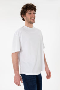 Tricou Bărbați Alb Oversize Cu Logo Brodat Pe Mânecă 