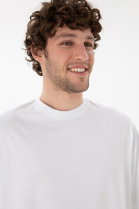 Tricou Bărbați Alb Oversize Cu Logo Brodat Pe Mânecă 