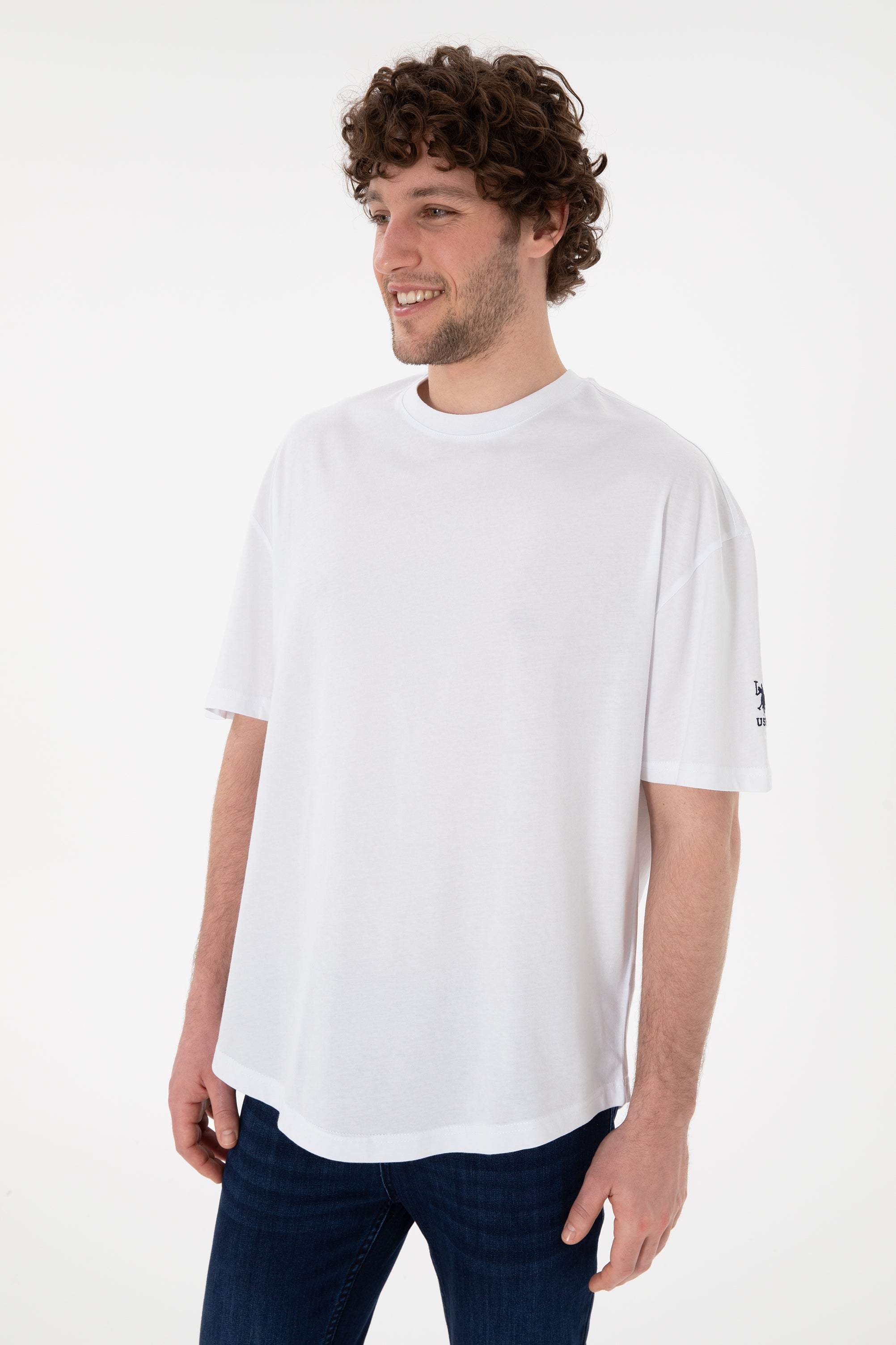 Tricou Bărbați Alb Oversize Cu Logo Brodat Pe Mânecă 