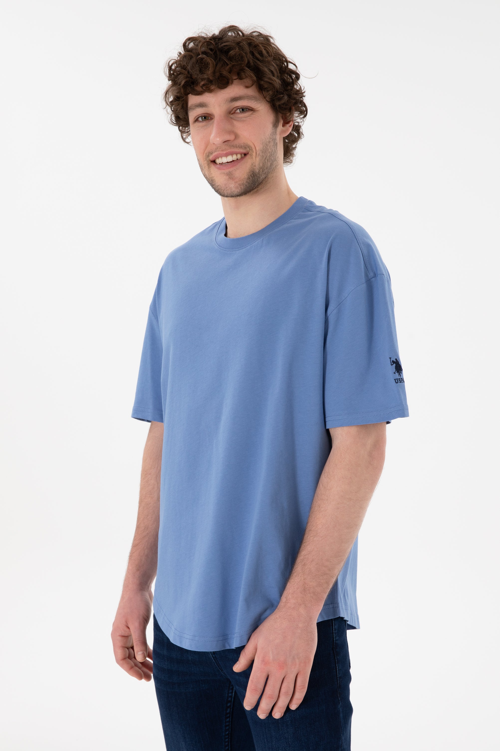 Tricou Bărbați Albastru Prăfuit Oversize Cu Logo Brodat Pe Mânecă 