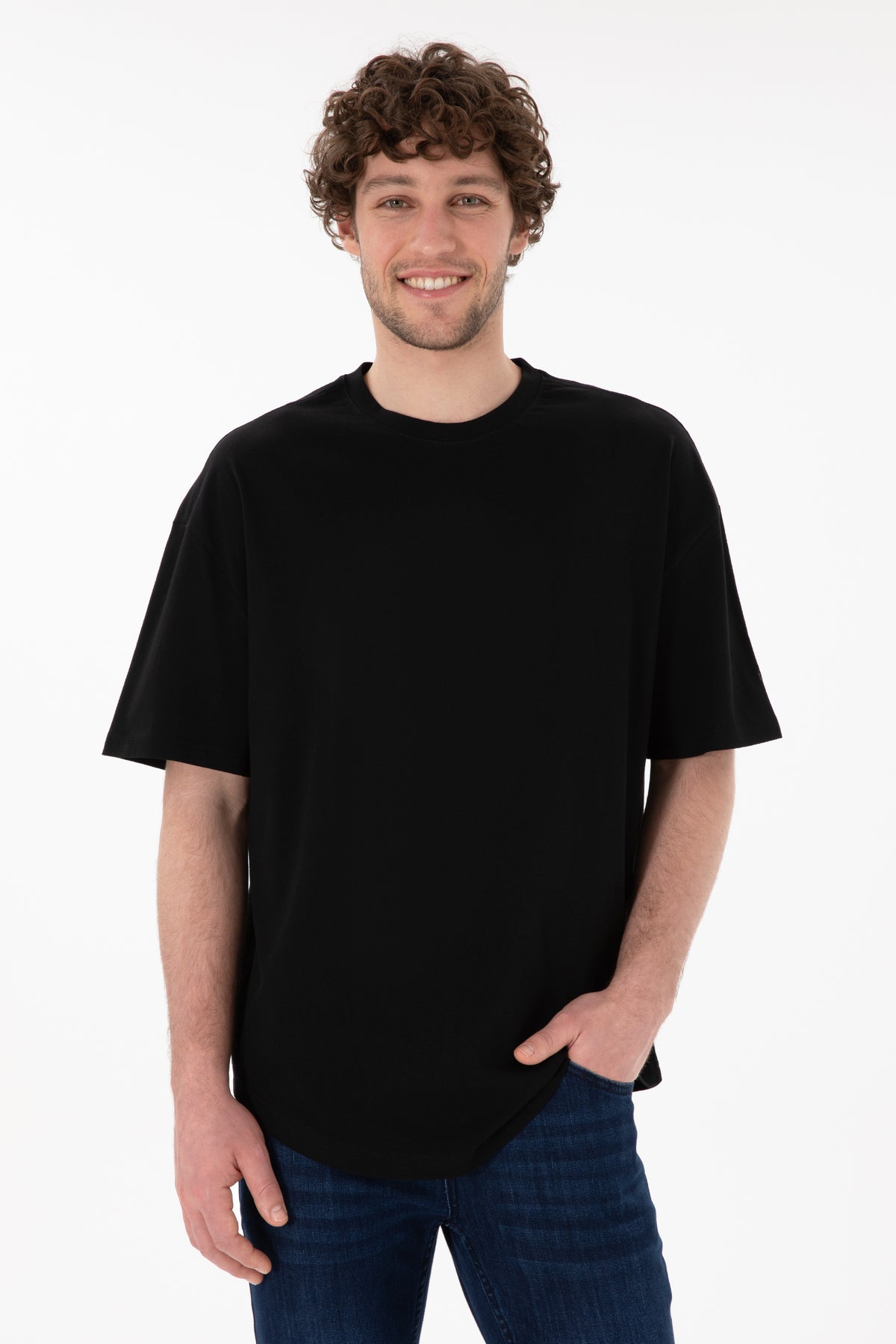 Tricou Bărbați Negru Oversize Cu Logo Brodat Pe Mânecă 