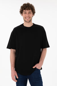 Tricou Bărbați Negru Oversize Cu Logo Brodat Pe Mânecă 