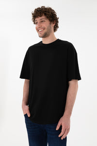 Tricou Bărbați Negru Oversize Cu Logo Brodat Pe Mânecă 