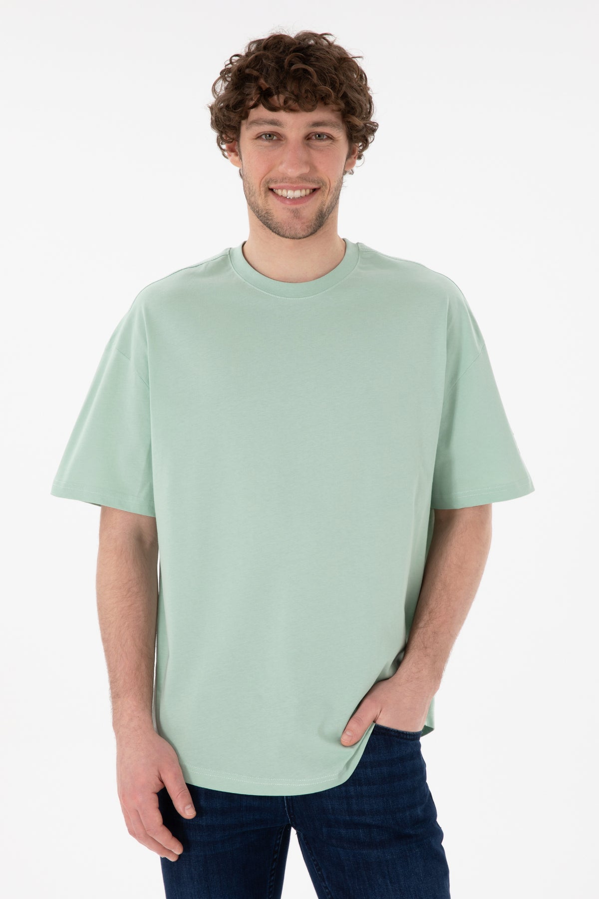 Tricou Bărbați Verde Pal Oversize Cu Logo Brodat Pe Mânecă 