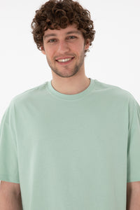 Tricou Bărbați Verde Pal Oversize Cu Logo Brodat Pe Mânecă 