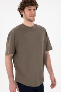 Tricou Bărbați Maro Oversize Cu Logo Brodat Pe Mânecă 