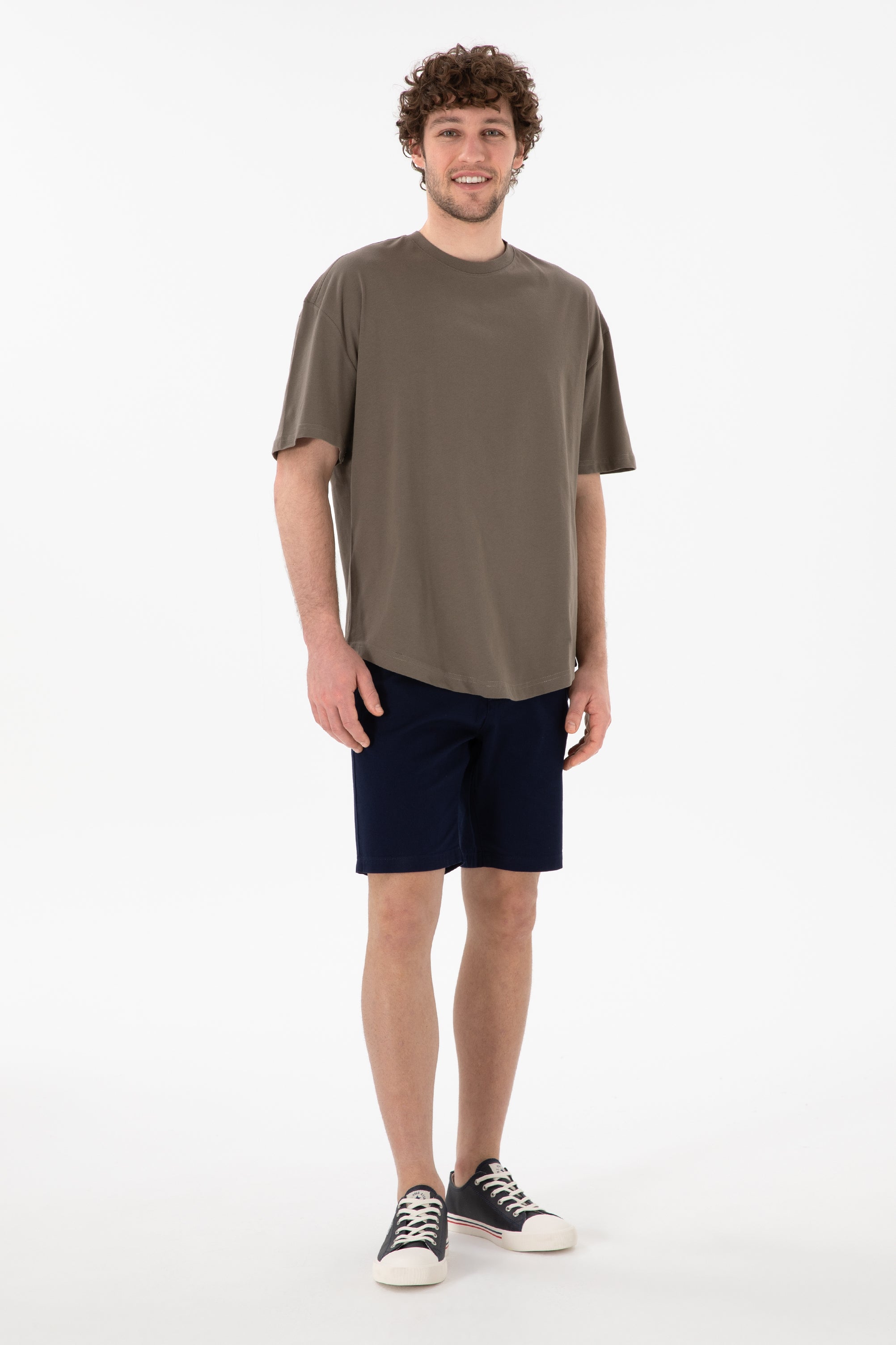 Tricou Bărbați Maro Oversize Cu Logo Brodat Pe Mânecă 