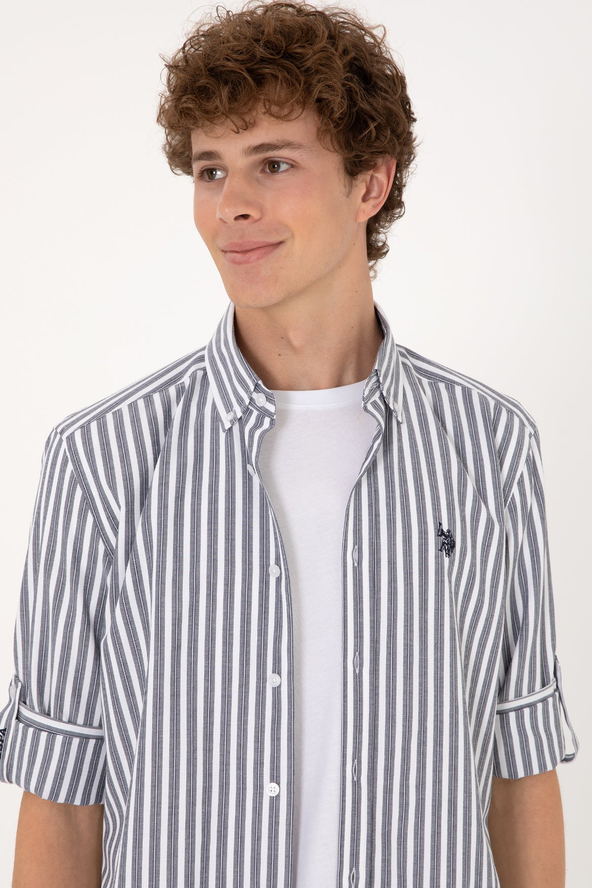 Cămașă Bărbați Pe Alb Cu Dungi Bleumarin Și Logo Discret