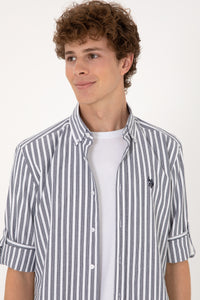 Cămașă Bărbați Pe Alb Cu Dungi Bleumarin Și Logo Discret