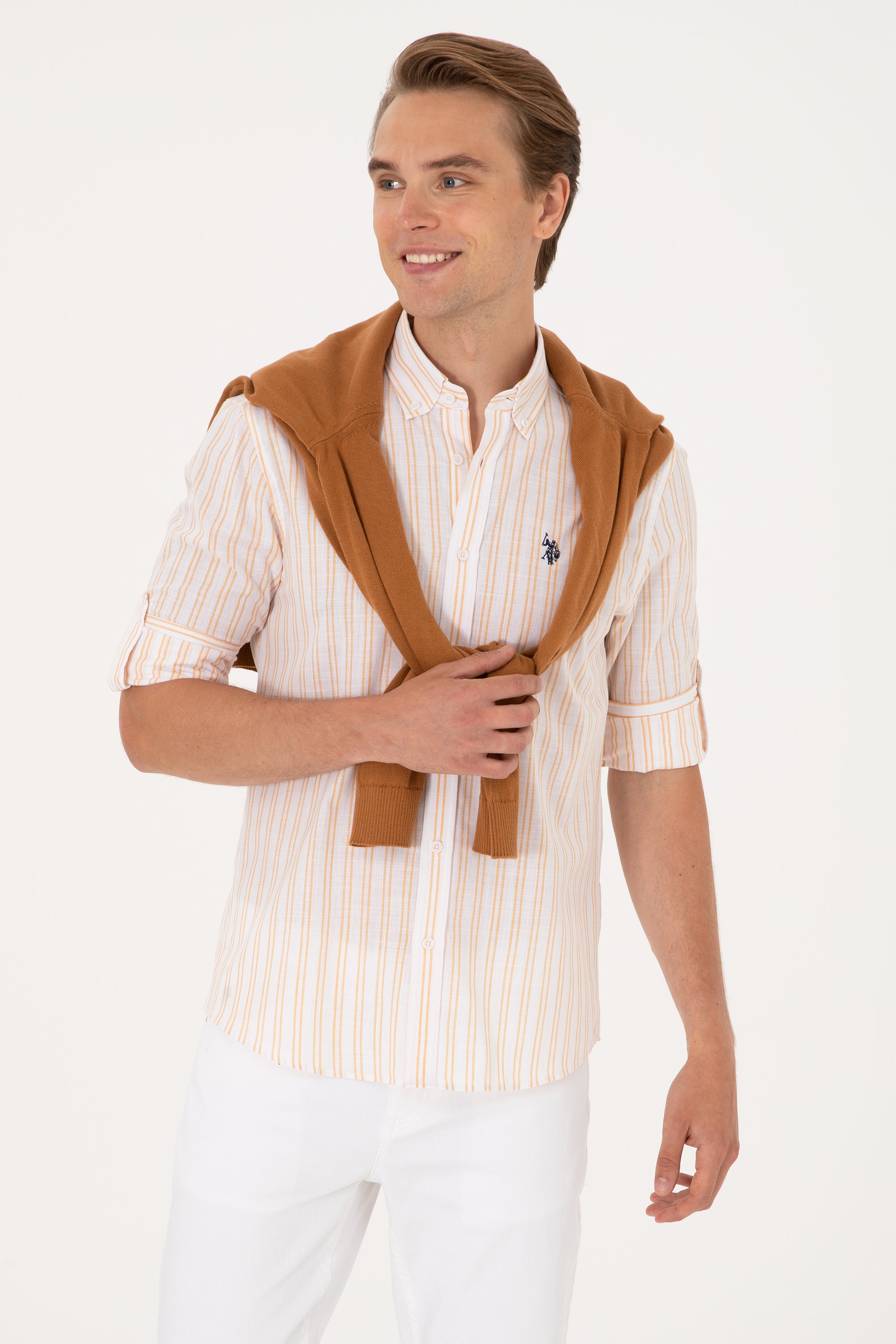 Cămașă Bărbați Pe Alb Cu Dungi Verticale Portocalii Și Logo Discret