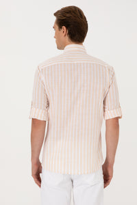 Cămașă Bărbați Pe Alb Cu Dungi Verticale Portocalii Și Logo Discret