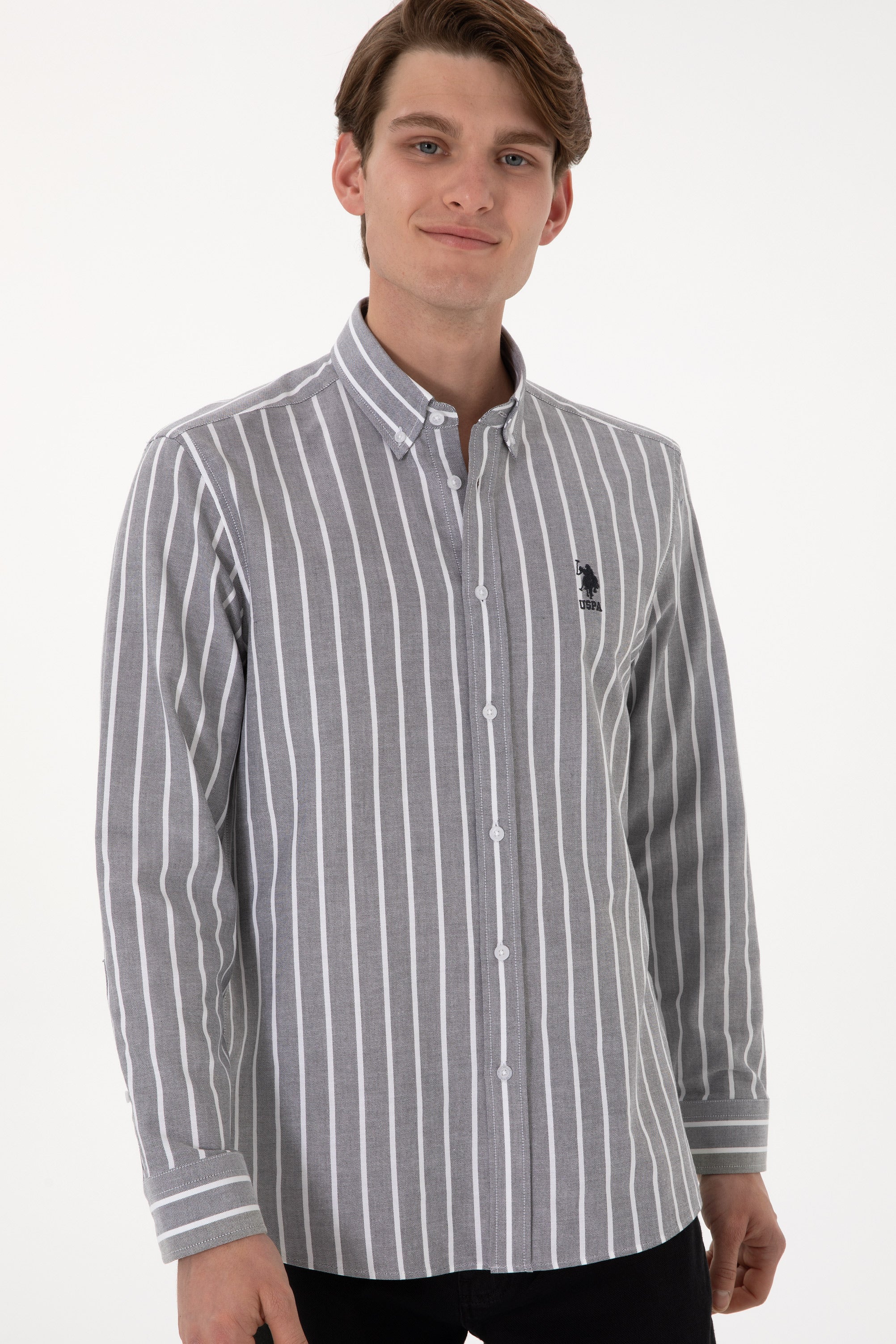 Cămașă Bărbați Pe Gri Cu Dungi Verticale Albe Și Logo Brodat