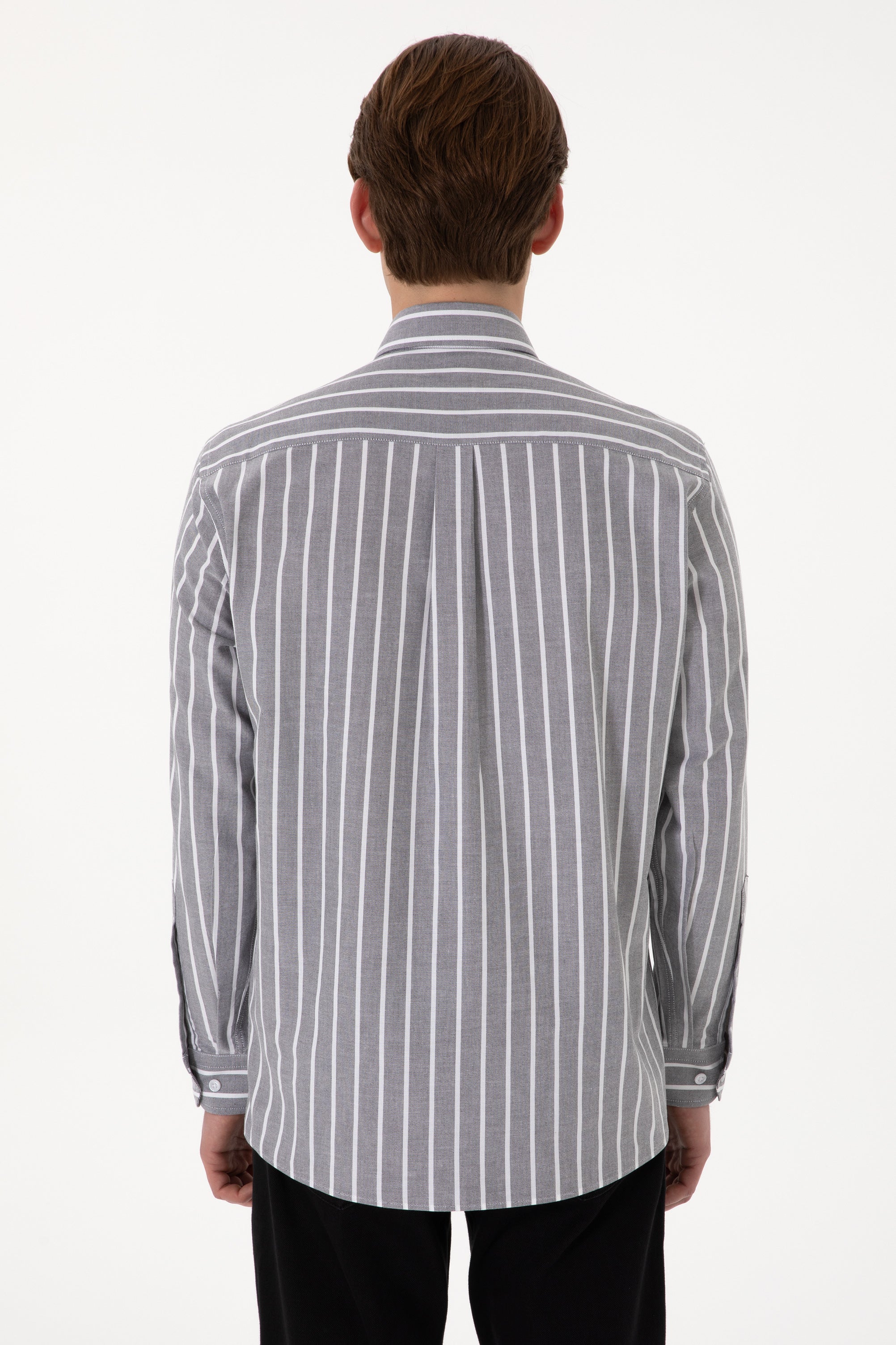 Cămașă Bărbați Pe Gri Cu Dungi Verticale Albe Și Logo Brodat