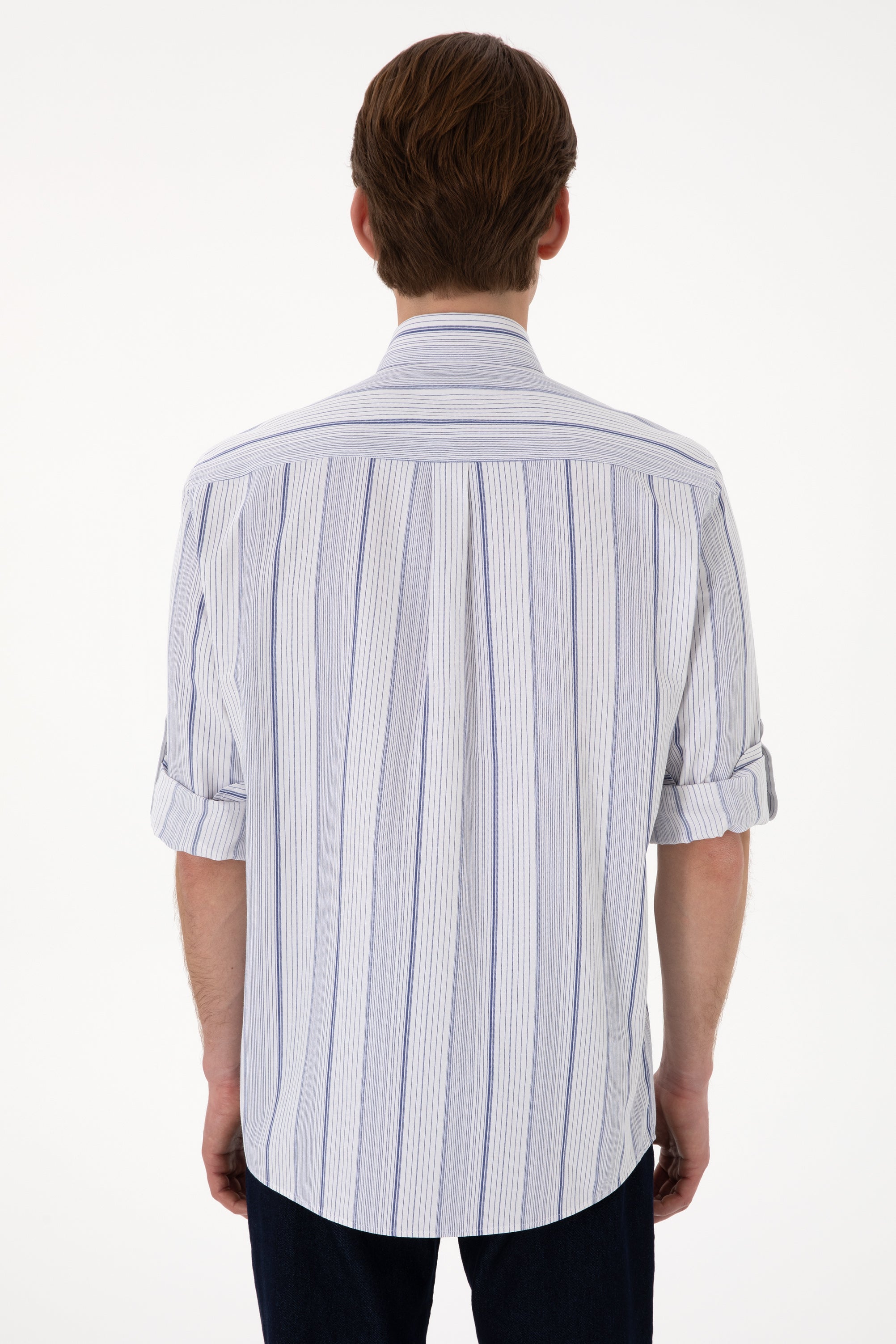 Cămașă Bărbați Pe Alb Cu Dungi Verticale Bleumarin Și Logo Discret
