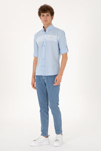 Cămașă Bărbați Pe Albastru Deschis Cu Model Pe Piept