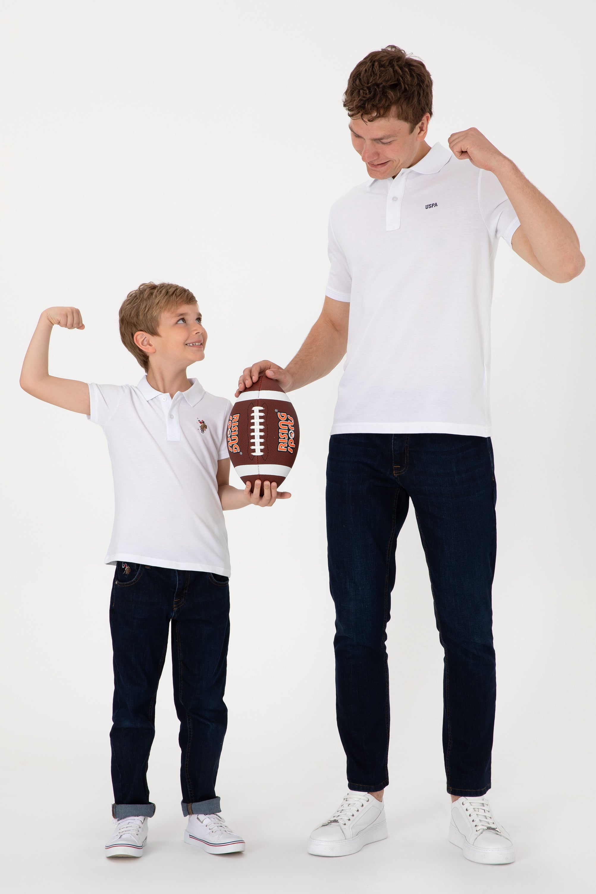 Tricou Polo Băieți Pe Alb Cu Logo Colorat