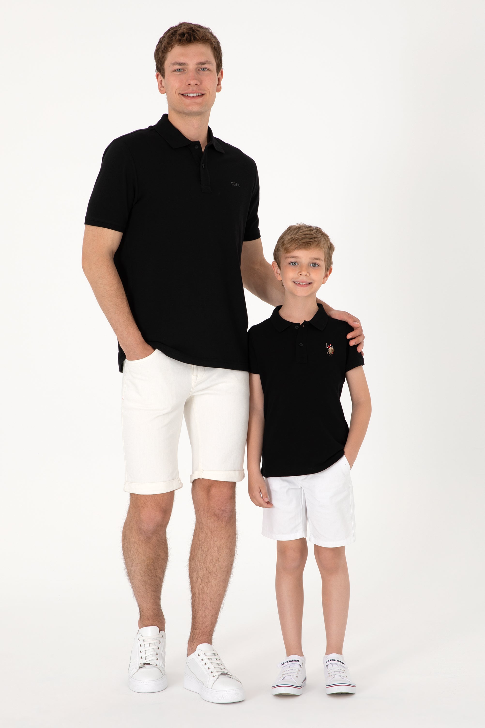 Tricou Polo Băieți Pe Negru Cu Logo Colorat