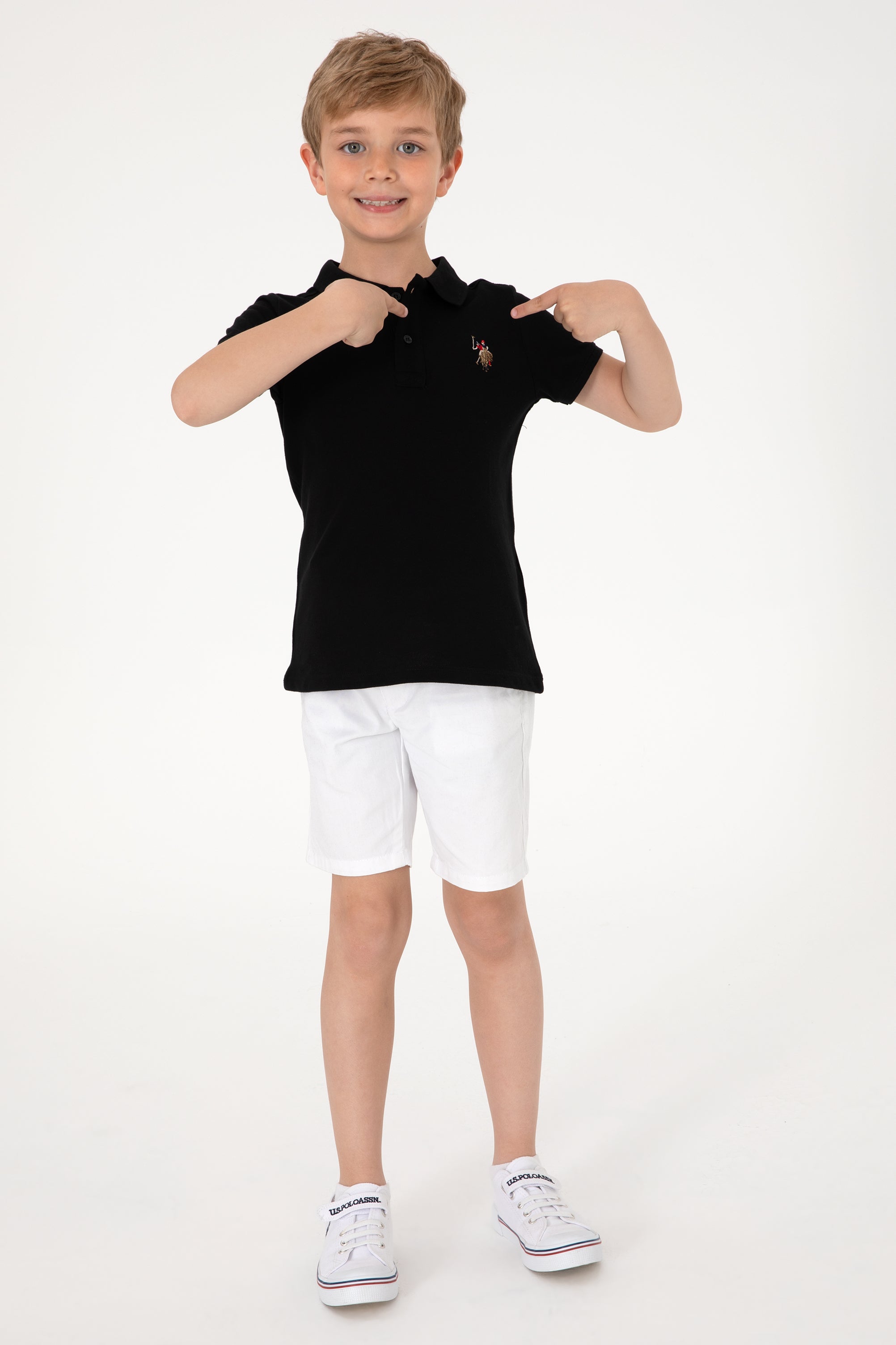 Tricou Polo Băieți Pe Negru Cu Logo Colorat