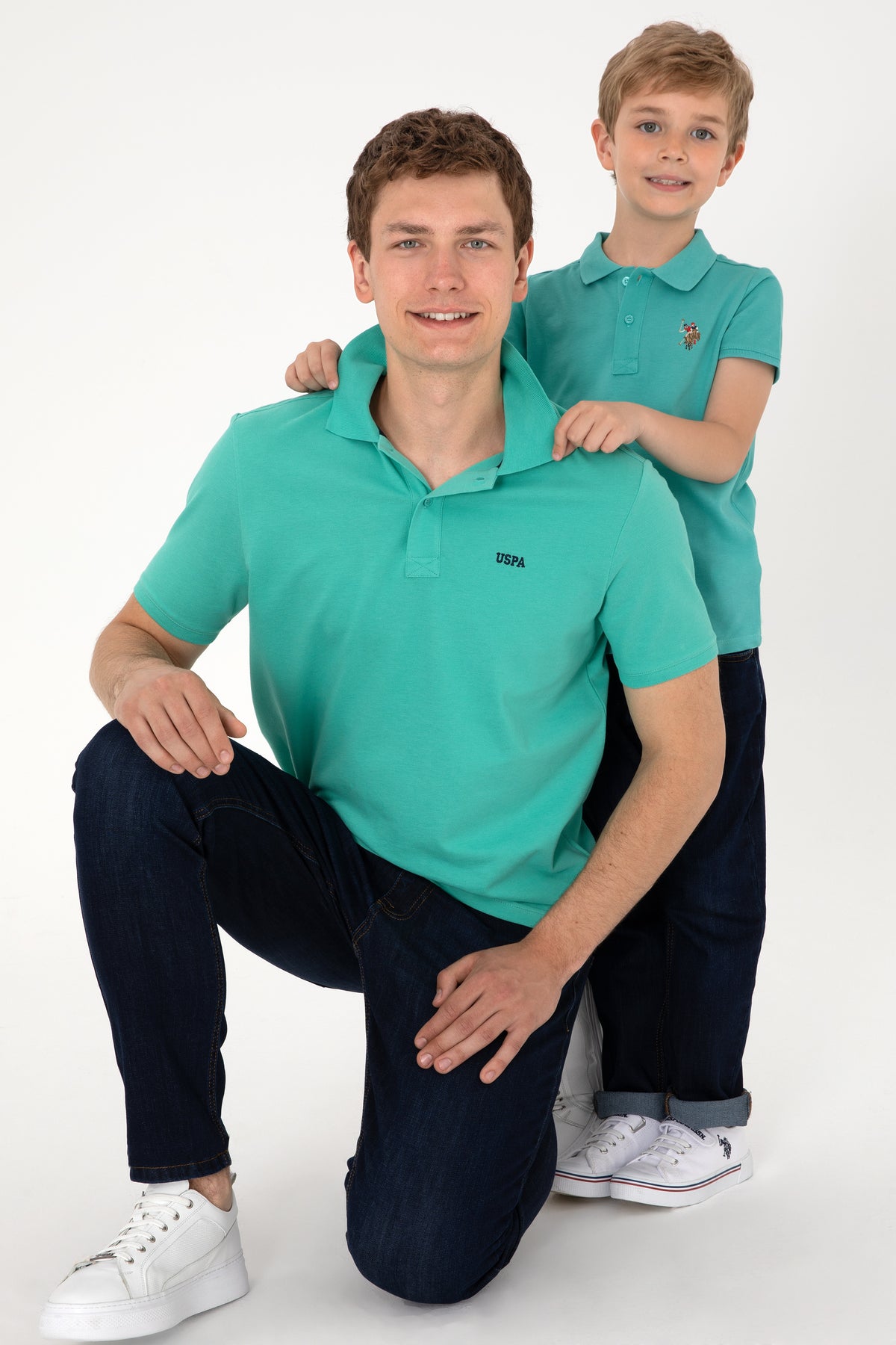 Tricou Polo Băieți Pe Verde Mentă Cu Logo Colorat