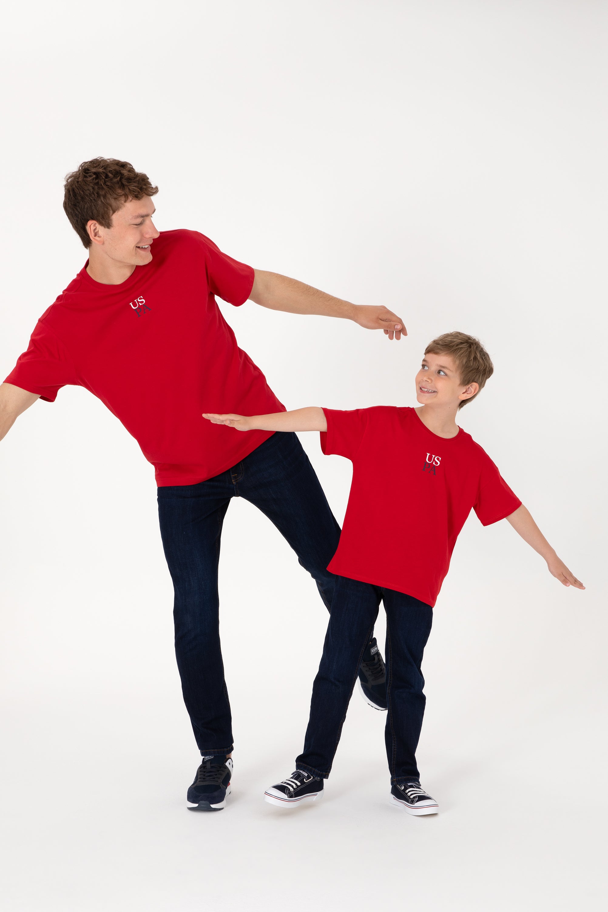 Tricou Băieți Roșu Cu Guler Rotund Și Print USPA