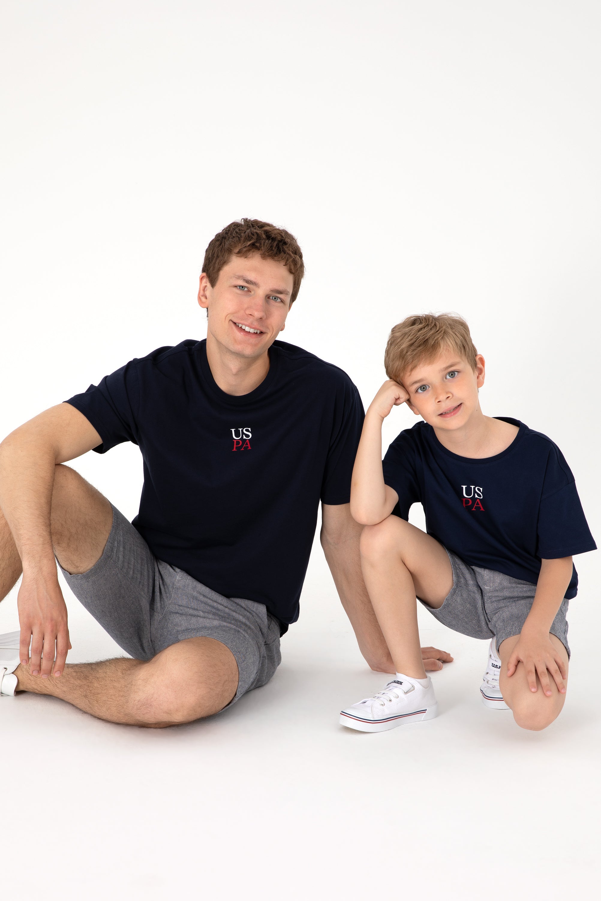 Tricou Băieți Bleumarin Cu Guler Rotund Și Print USPA