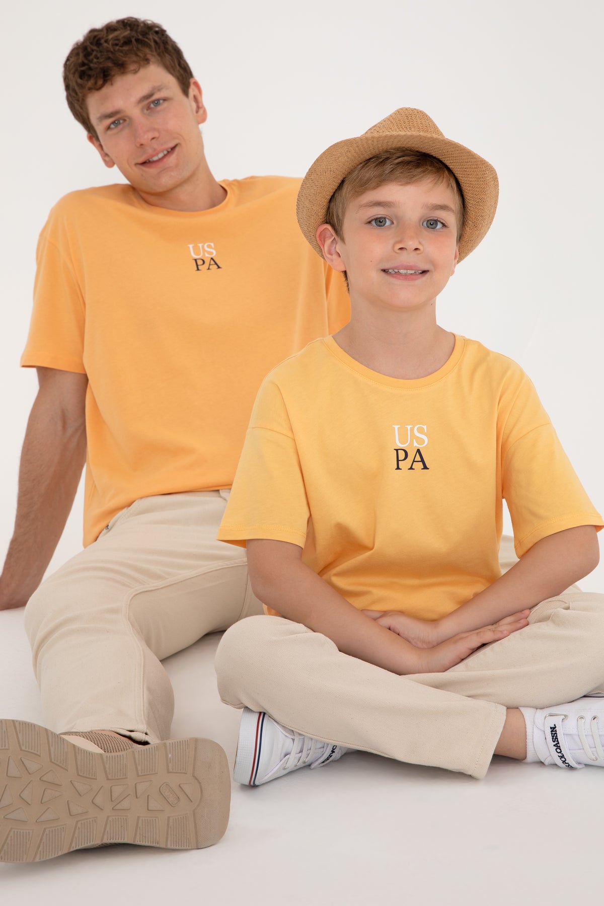 Tricou Băieți Portocaliu Deschis Cu Guler Rotund Și Print USPA