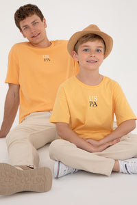 Tricou Băieți Portocaliu Deschis Cu Guler Rotund Și Print USPA