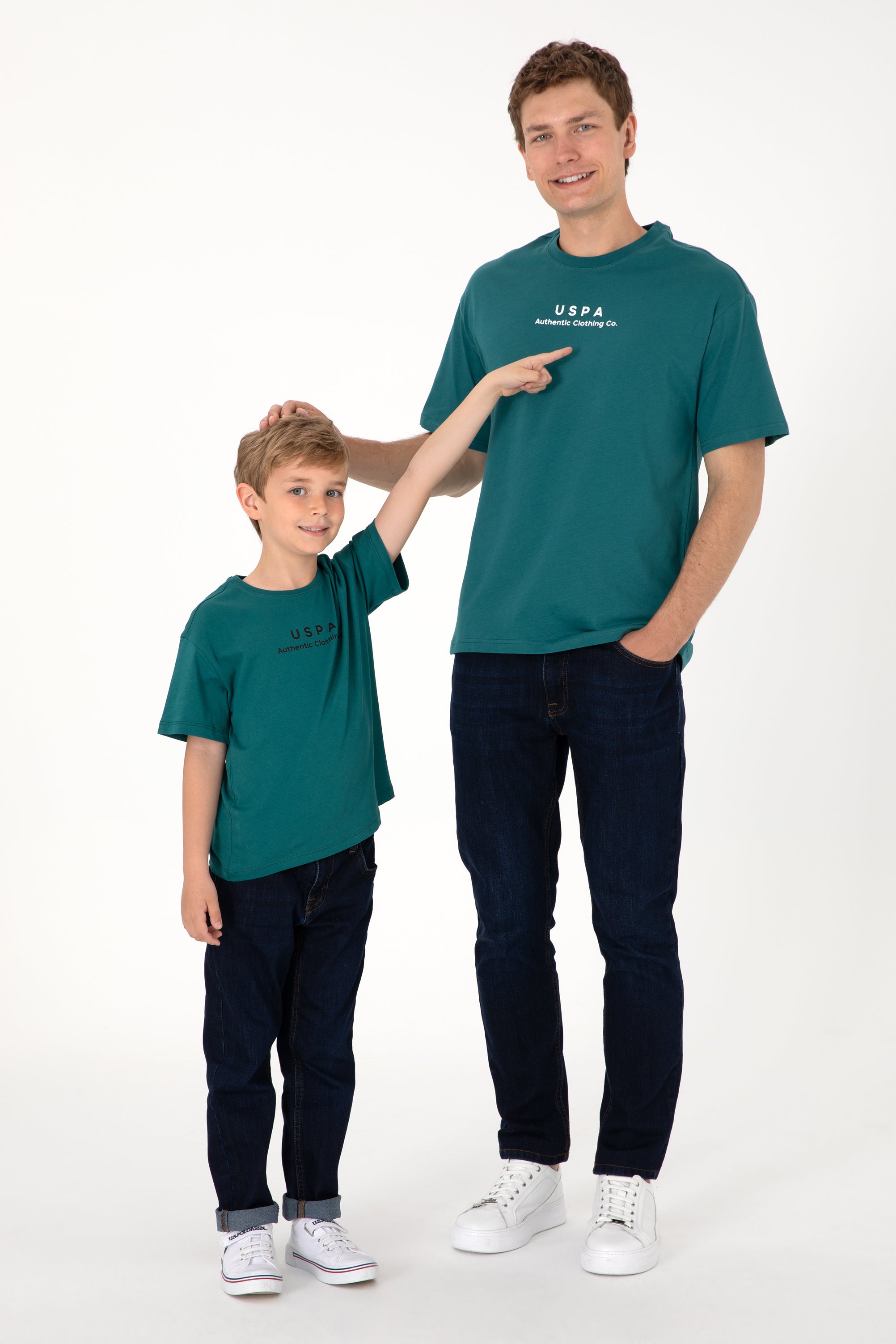 Tricou Băieți Verde Smarald Oversize Cu Guler Rotund Și Logo USPA 
